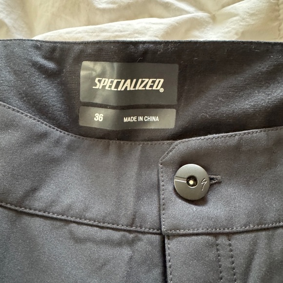 Specialized trail shorts for men. Size 36 - Picture 3 of 4